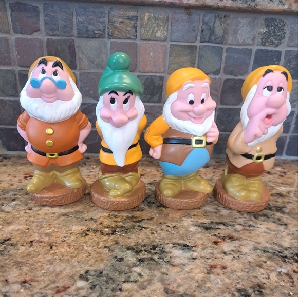 ๐๐ Disney Snow White's Seven Dwarfs - Vintage Rubber/Vinyl Figure Lot of 4 - Picture 1 of 5